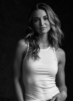 Enchanting massage with …happy end - escort in Dubai Photo 3 of 3