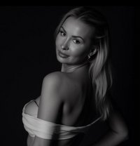 ELEGANT WOMAN FROM UKRAINE HERE - puta in Dubai Photo 2 of 3