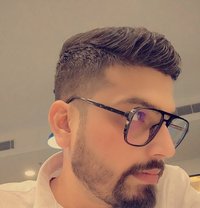 Engenieertoper - Acompañantes masculino in Gurgaon