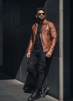 Lifestyle and wellness coach - Acompañantes masculino in New Delhi Photo 3 of 7