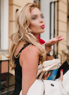 English Mistress Mrs Robinson - escort in London Photo 5 of 5
