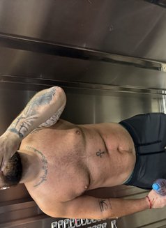 Englishiain🇬🇧🏴󠁧󠁢󠁥󠁮󠁧󠁿 - Male escort in Tokyo Photo 8 of 9