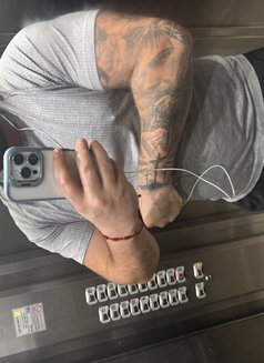 Englishiain🇬🇧🏴󠁧󠁢󠁥󠁮󠁧󠁿 - Male escort in Tokyo Photo 9 of 9