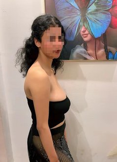 Engyahmed - escort in Cairo Photo 2 of 5