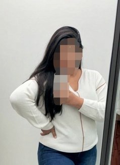 Enjoy Best Blowjob, Aarohi 22yr - puta in Mumbai Photo 10 of 13