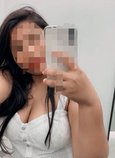 Enjoy Best Blowjob, Aarohi 22yr - puta in Mumbai Photo 11 of 13