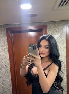 Enjoy - Transsexual escort in Abu Dhabi Photo 22 of 23
