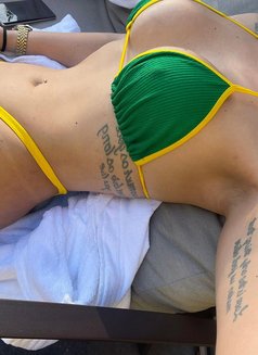 Enny - puta in Milan Photo 6 of 9