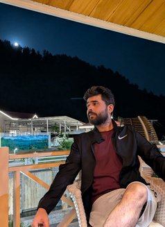 Entertainer - Male escort in Lahore Photo 2 of 4