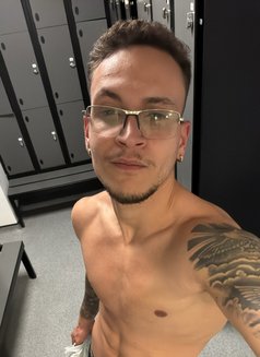 Enzo - Acompañantes masculino in Glasgow Photo 5 of 7