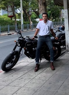 Enzo - Male escort in Bangkok Photo 3 of 9