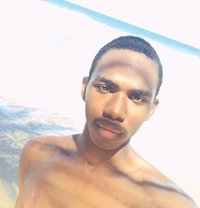 Enzo - Male escort in Dubai