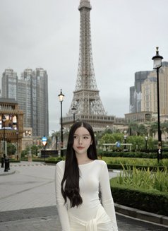 Eraele - puta in Tokyo Photo 2 of 8