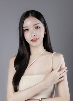 Eraele - puta in Tokyo Photo 6 of 8