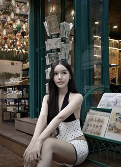 Eraele - puta in Tokyo Photo 7 of 8