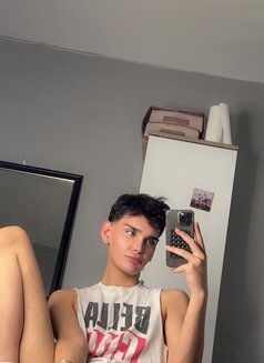 Eren - Male escort in Kyrenia Photo 2 of 4