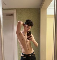 Eric - Male escort in Dubai Photo 7 of 9