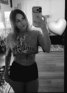 Erica - masseuse in Venice Photo 1 of 5