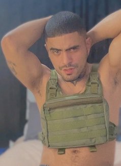 Erick - Male escort in Bayonne Photo 8 of 11