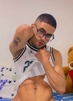 Erick - Male escort in Bayonne Photo 1 of 11