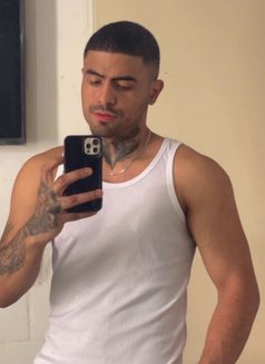 Erick - Male escort in Bayonne Photo 2 of 11