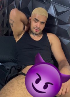 Erick - Male escort in Bayonne Photo 3 of 11