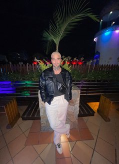 Erick - Male escort in Bayonne Photo 7 of 11