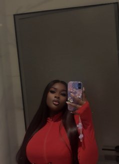 Erin - escort in Dubai Photo 1 of 3