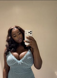 Erin - escort in Dubai Photo 3 of 4