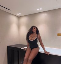 Ella - puta in Dubai Photo 1 of 2
