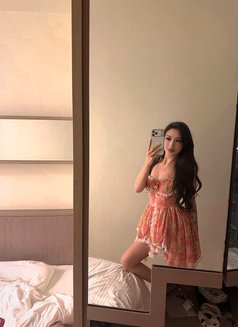 Erin - puta in Dubai Photo 2 of 20