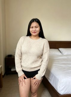 Erine - escort in Manila Photo 4 of 6
