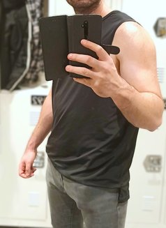 Erkin - Male escort in İstanbul Photo 2 of 9