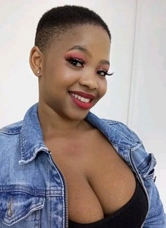 Erotic Barbie - puta in Johannesburg Photo 2 of 5