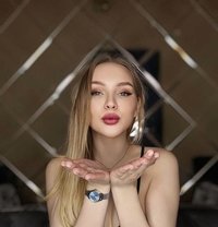 Erotic Escort Esenia - escort in Paris Photo 17 of 24