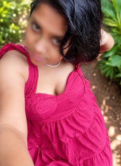Visit and Cam girl - escort in Colombo Photo 5 of 6