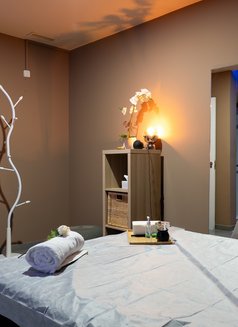 Erotic Massage - escort agency in Barcelona Photo 13 of 16