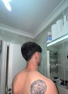 Ertoo - Male escort in İstanbul Photo 1 of 5