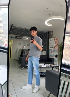 Ertoo - Male escort in İstanbul Photo 3 of 5