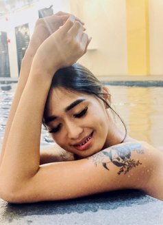 Erza Scarlet - Transsexual escort in Makati City Photo 2 of 4