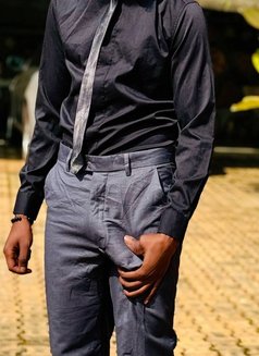 Escort DXB - Acompañantes masculino in Dubai Photo 4 of 5