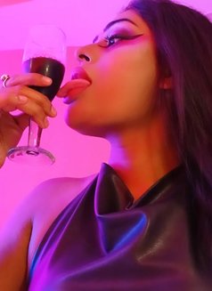 Hot Shemale Big Dick online video call - Acompañantes transexual in Bangalore Photo 5 of 8