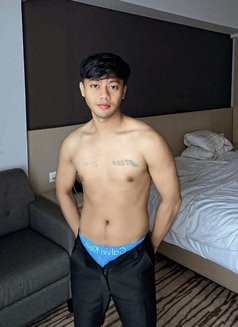 Escort massage Good service - Male escort in Singapore Photo 2 of 12