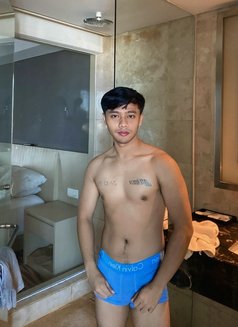 Escort massage Good service - Male escort in Singapore Photo 4 of 12