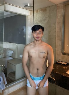 Escort massage Good service - Male escort in Singapore Photo 7 of 12