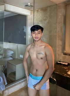 Escort massage Good service - Male escort in Singapore Photo 8 of 12
