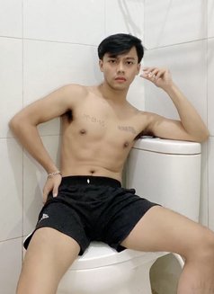 Escort massage Good service - Male escort in Singapore Photo 9 of 12