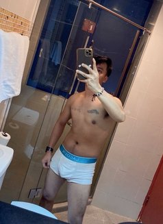 Escort massage Good service - Male escort in Singapore Photo 11 of 12