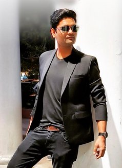Escortic male escort - Acompañantes masculino in Noida Photo 7 of 13