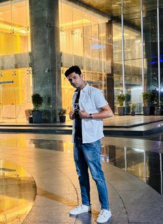 Escortic male escort - Acompañantes masculino in Noida Photo 12 of 13